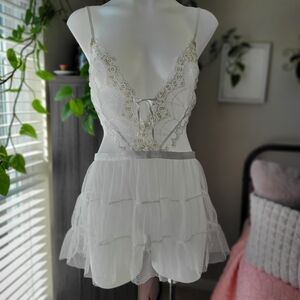 Victoria's Secret White Lace Chemise & Crotchless Panties M NTW Bridal Very Rare